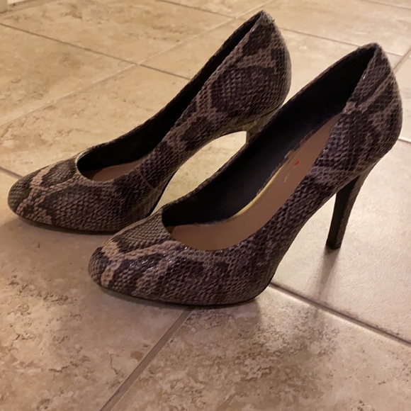 Two heels - Picture 5 of 6